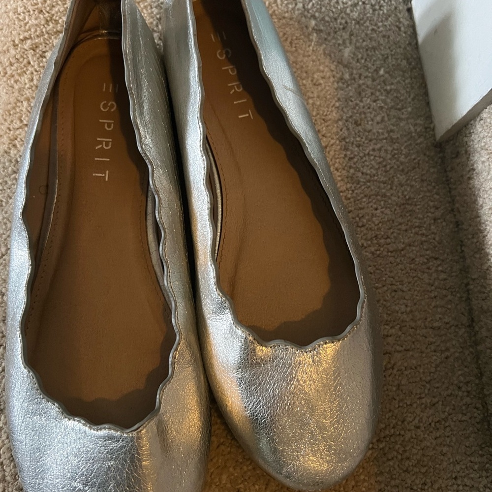 Esprit Silver Flats  Slip-On LIKE NEW